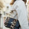 Alaya Leopard es un bolso en piel